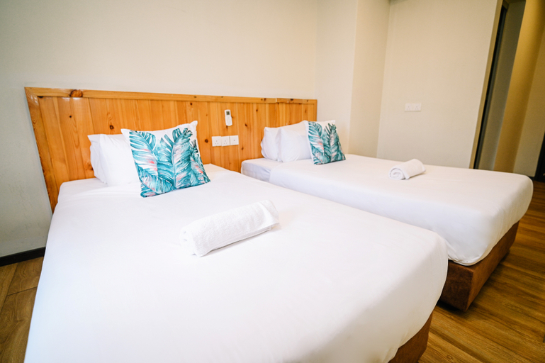 Bedroom 4, Swing & Pillows @ Apple Hotel Shah Alam, Shah Alam