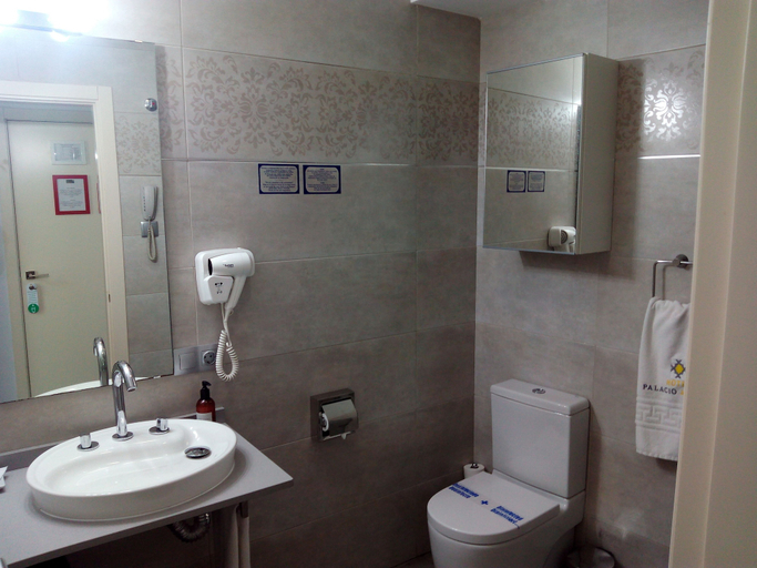 Bathroom 5, Hotel Palacio Alcazar, Sevilla