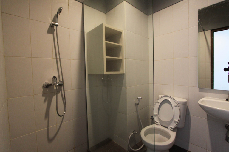 Bathroom 5, De Breeze Depok, Depok