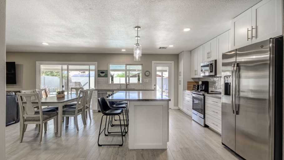 Others 5, Tempe Remodel w/ Sparkling Pool and Game Room!, Maricopa