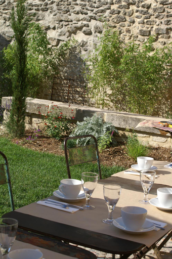Others 5, La Maison Rouge d'Uzes, Gard