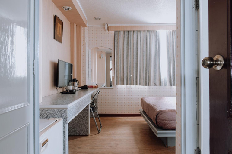 Bedroom 2, Tong Hsin Hotel, Pingtung