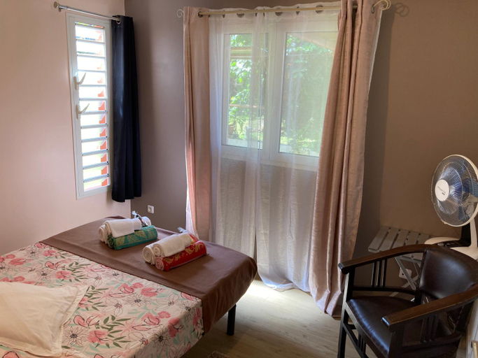 Bedroom 2, L'Orchidee, Saint-Pierre