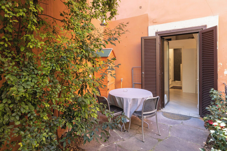 Others 5, Rione Monti Studio Apt, Rome