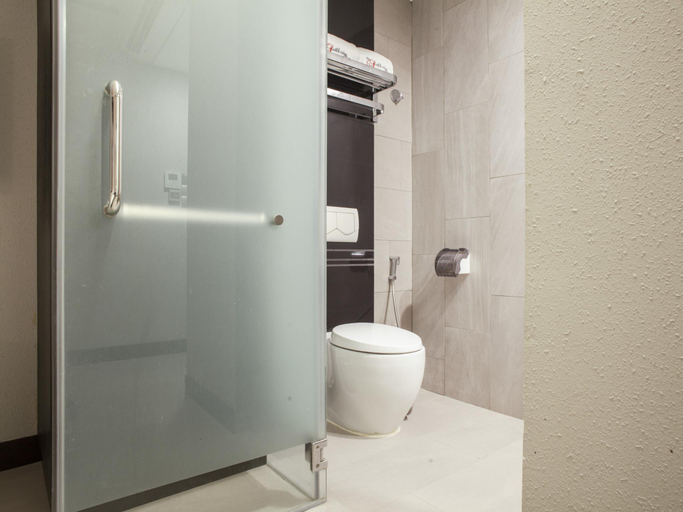 Bathroom 9