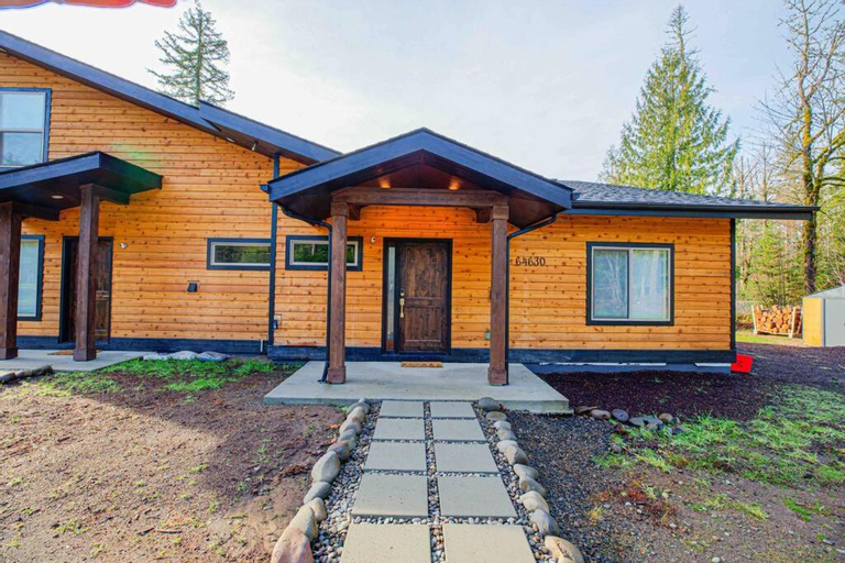Newly built Modern Chalet Duplex - 1, Clackamas