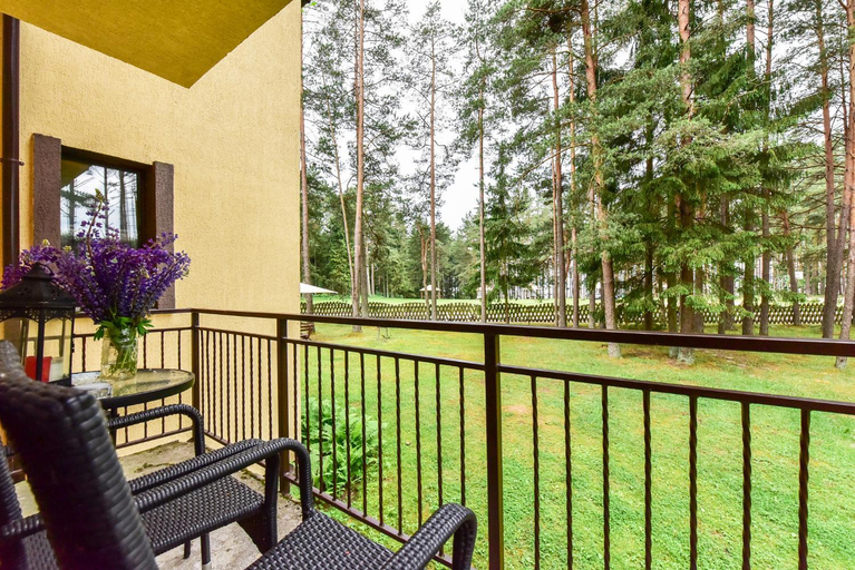 Others 5, Sveciu namai Banga, Plungės