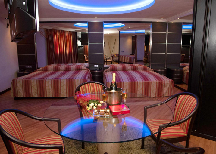 Others 5, Motel Caribe, Pontevedra
