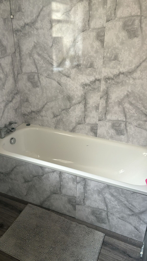Bathroom 2, Thornton Awesome Stay 5, London