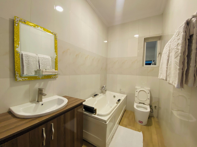Bathroom 3, LIGHT SPRING HOTEL, Ikeja