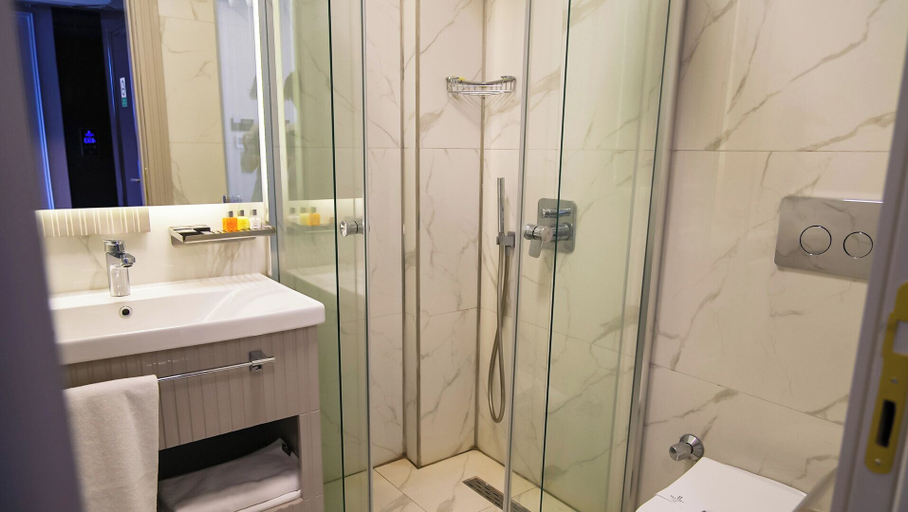 Bathroom 5, Sky Hill Hotel, Çankaya