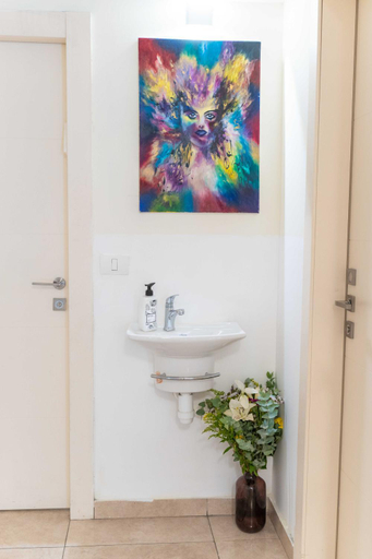 Others 2, Art Apartment In Mamila - King David Residence כשר לפסח - ממ"ד, Jerusalem
