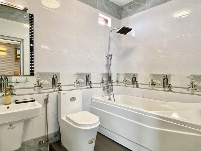 Bathroom 4, Hoang Quan Hotel  - Go Vap, Gò Vấp