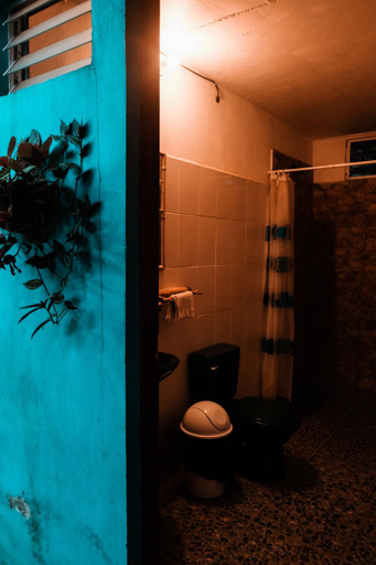 Bathroom 3, El Marabu Chill'n Surf, El Viejo