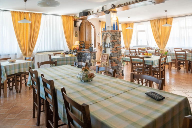 Food & Drinks 5, 028 - Agriturismo "Il Boschetto" con PISCINA, Pace E Natura - Camera Familiare, La Spezia
