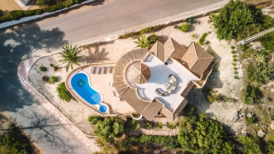 Others 4, Roca de Leones by United Renters, Alicante
