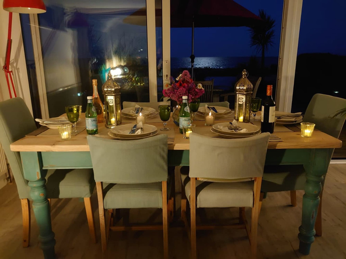 Food & Drinks 5, Ocean Front Beach House With Direct Beach Access, East Sussex