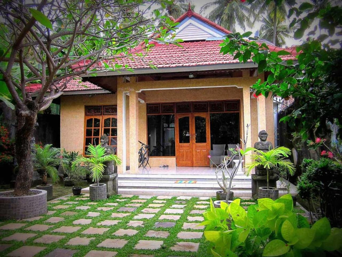 Exterior 12