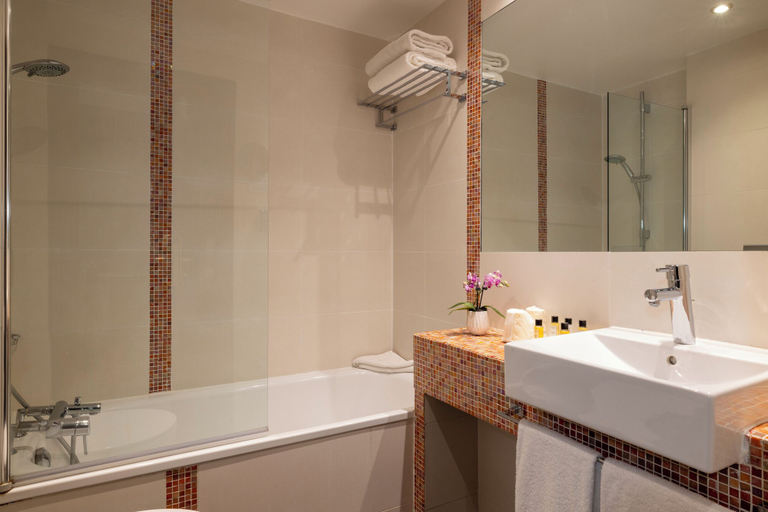 Bathroom 4, Hotel Park Lane Paris, Paris