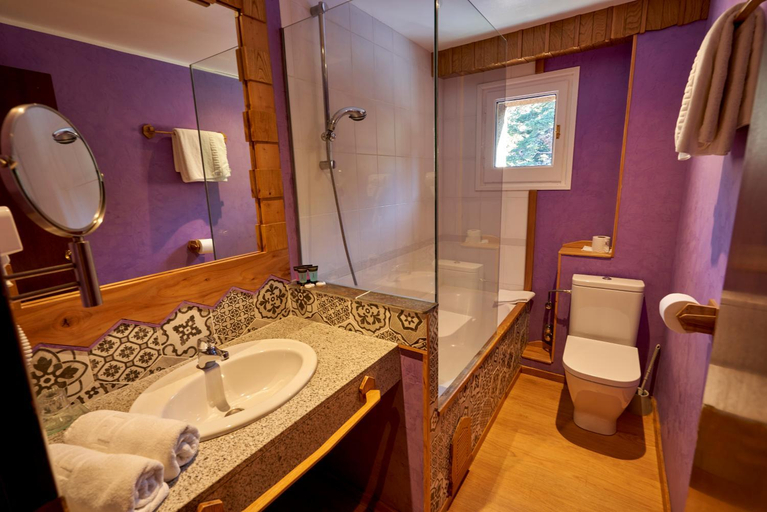 Bathroom 3, Coma Bella