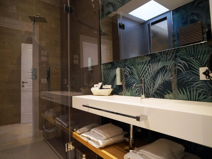 Bathroom 5, Villa Pina, Bari