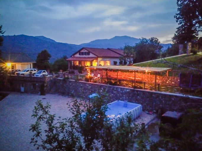 Sport & Beauty, 028 - Agriturismo "Il Boschetto" con PISCINA, Pace E Natura - Camera Familiare, La Spezia