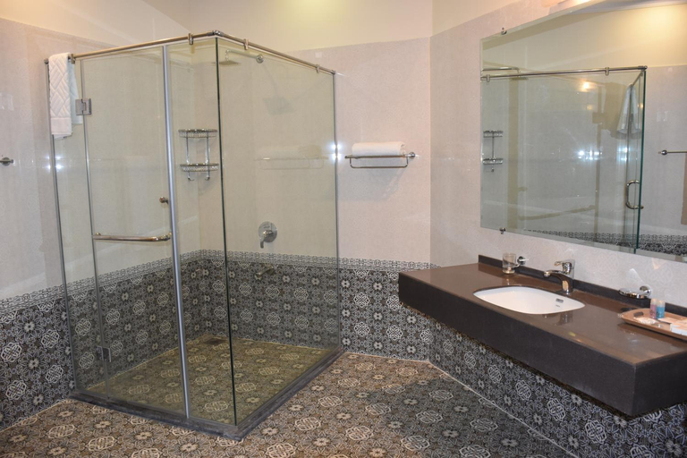 Bathroom 4, Hotel De Raj Sialkot, Gujranwala
