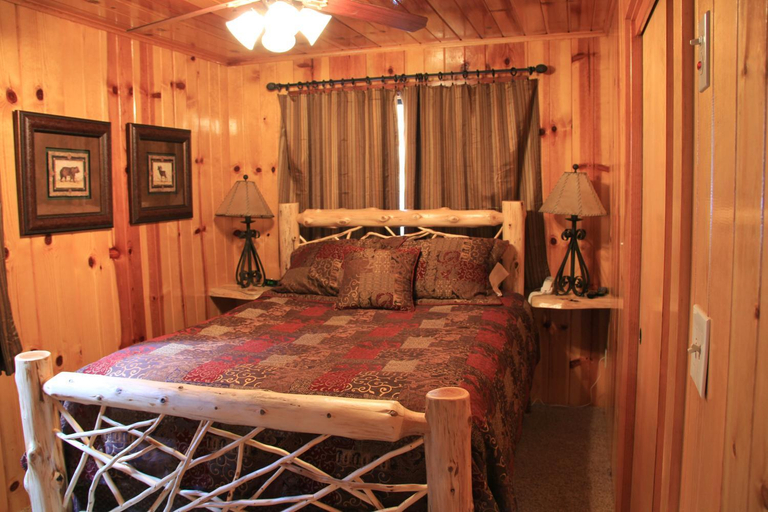 Bedroom 4, (66) Grizzly Giant at The Redwoods In Yosemite, Mariposa