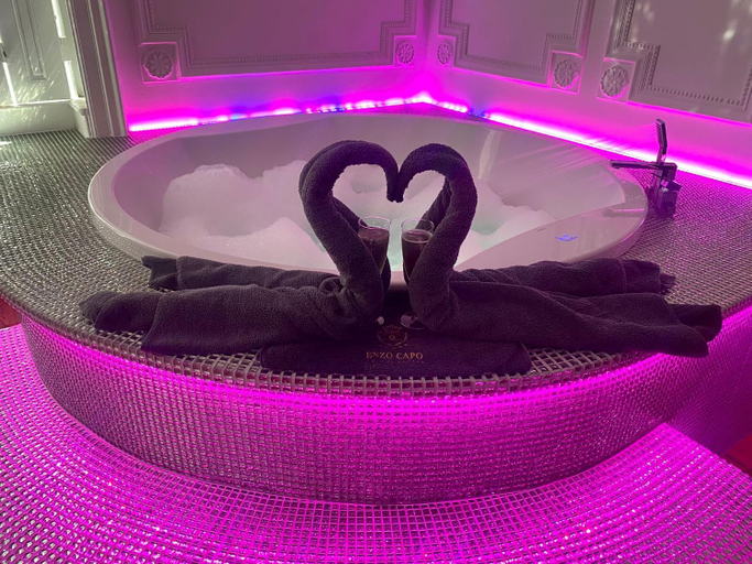 Sport & Beauty 2, VIP Jacuzzi Suites, Budapesti
