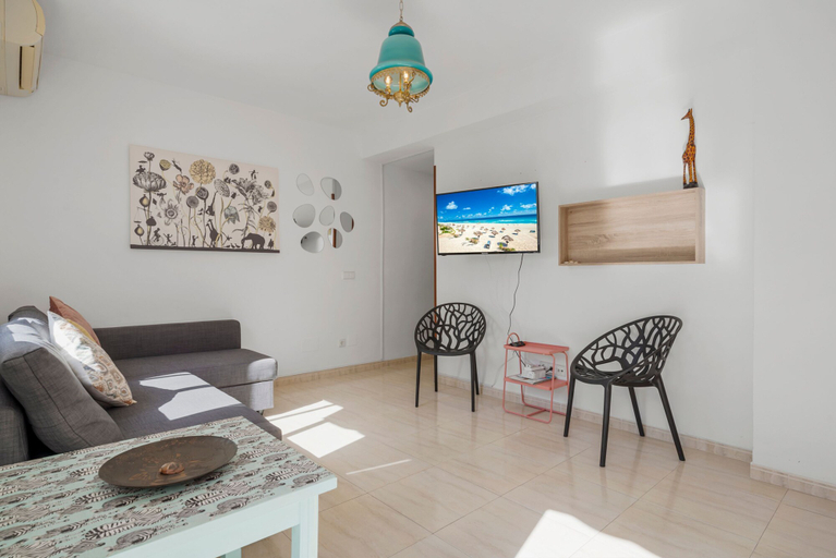 Room 2, Bright Rooftop in Fuengirola City Center by Costarentals - Ref 255, Málaga
