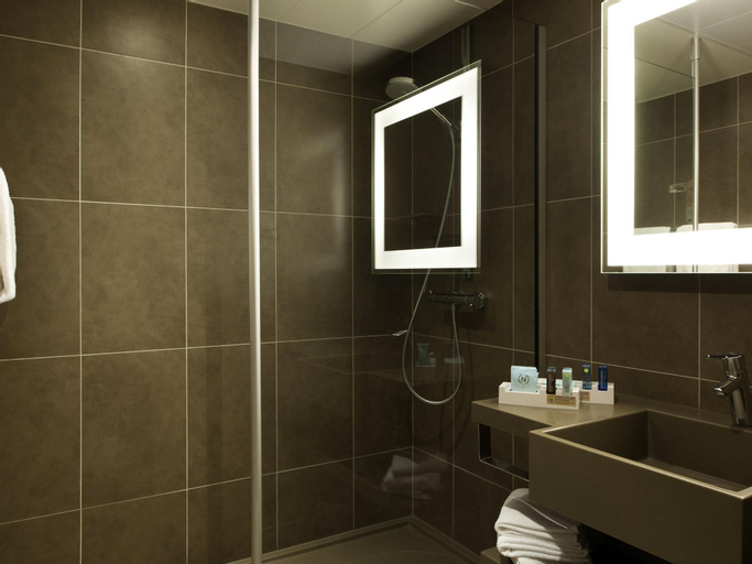 Bathroom 13