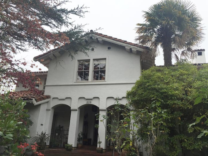 Exterior 4