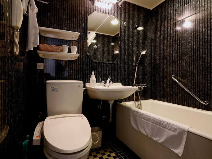 Bathroom 19