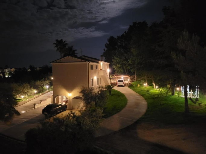 3, Casale Angela, Chieti