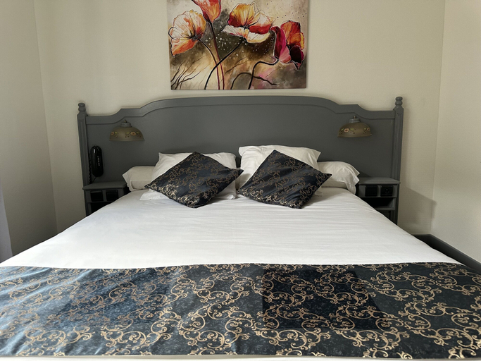 Bedroom 4, Auberge de Moussy, Marne