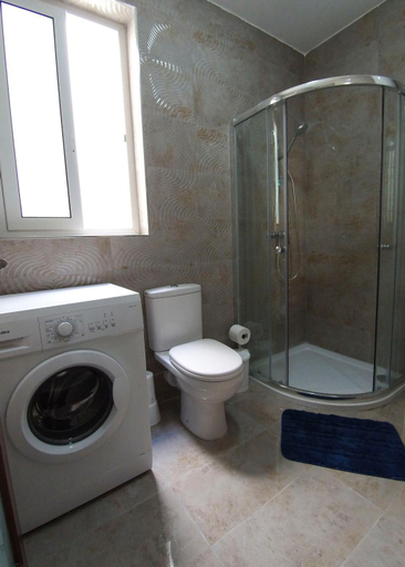 Bathroom 1, F10 Room 2, Private Room two single beds shared bathroom in shared Flat