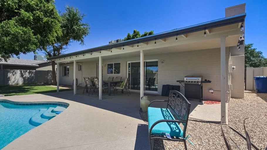 Exterior & Views 2, Tempe Remodel w/ Sparkling Pool and Game Room!, Maricopa