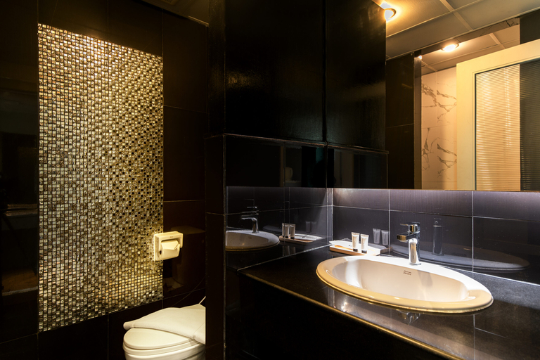 Bathroom 5, The Riche Boutique Hotel, Lak Si