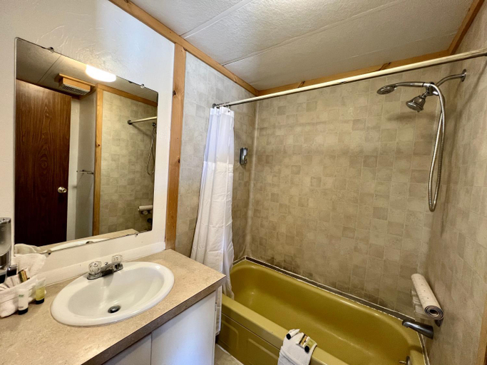 Bathroom 3, Border Inn Casino, Millard