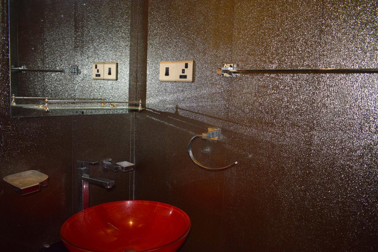 Bathroom 2, Alffa Guest Inn, Trincomalee Town and Gravets