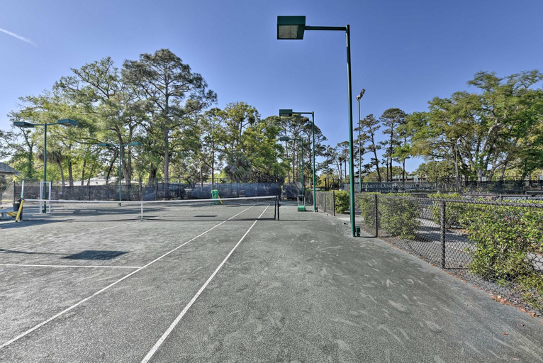 Others 2, Coastal Resort Beach Villa < 1 Mi to Shore!, Beaufort