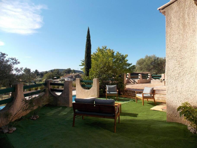 Others 5, Villa Sampa, Var
