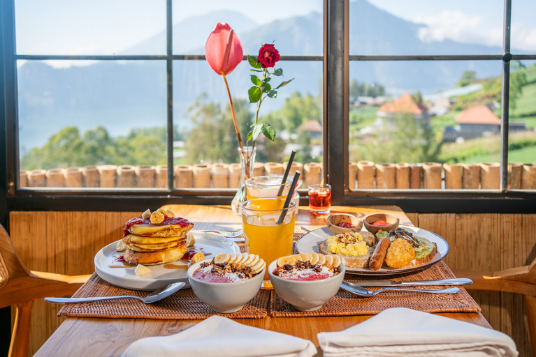 Food & Drinks 15