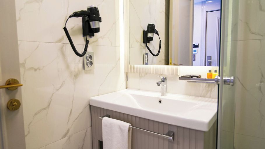Bathroom 5, Sky Hill Hotel, Çankaya