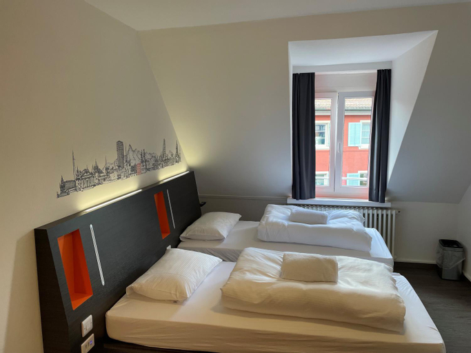 Bedroom 2, easyHotel Zurich Limmatplatz, Zürich