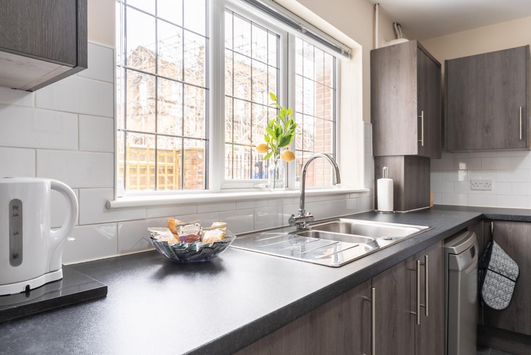 Others 4, 3BR Central Home 2 Shower Rooms Near Newland Ave Cafes & Shops, Kingston upon Hull