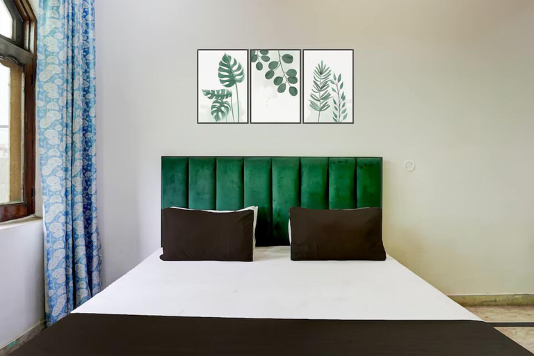 Bedroom 3, Zoom Hotel, Ghaziabad