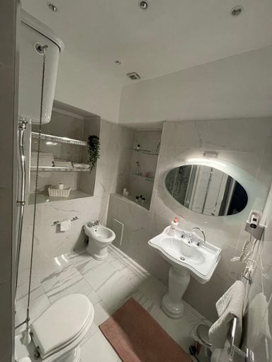Bathroom 3, "HOME SWEET HOME" Storia di Napoli, Napoli