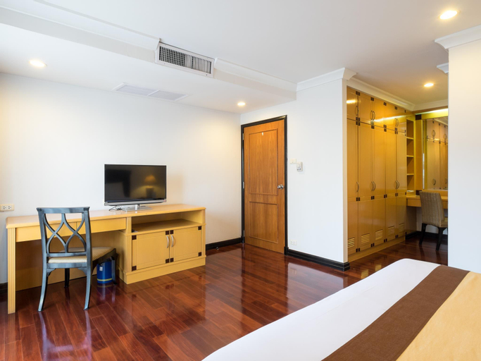 Bedroom 6