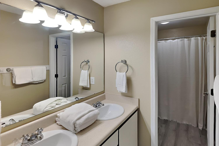 Bathroom 3, The Yellow House by Southern Vacation Rentals, Santa Rosa
